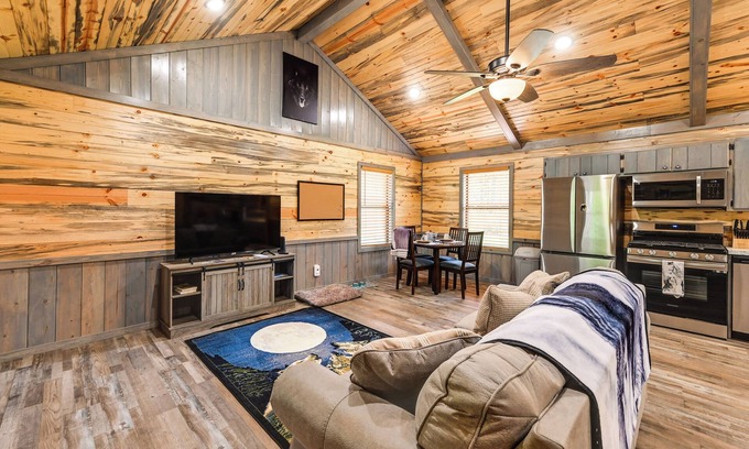 Broken Bow Cabina | Pet-Friendly Broken Bow Cabin Near Lukfata Creek!