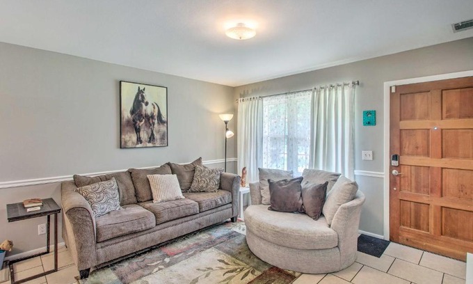Country Club Estates Casa | Pet-Friendly Brunswick Retreat with Gas Grill!