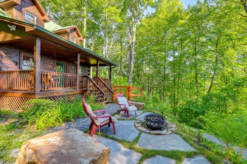 Bryson City Casa | Pet-Friendly Bryson City Cabin with Fire Pit and Deck!