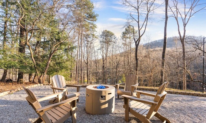 Big Canoe Cabina | Pet Friendly Cabin: Hot Tub, Game Room, Fire Pits