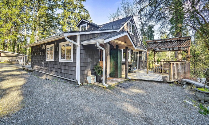 Fox Island Cabina | Pet-Friendly Cabin: Minutes to Gig Harbor!