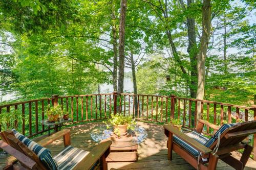 Athens Casa | Pet-Friendly Cabin Overlooking Sleepy Hollow Lake