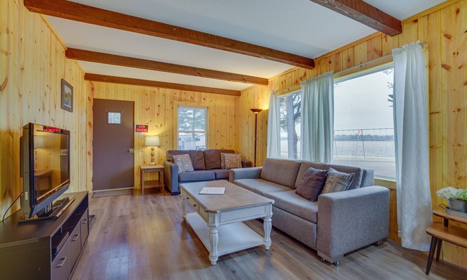 Mauston Cabina | Pet-Friendly Cabin Retreat: Wisconsin River Access