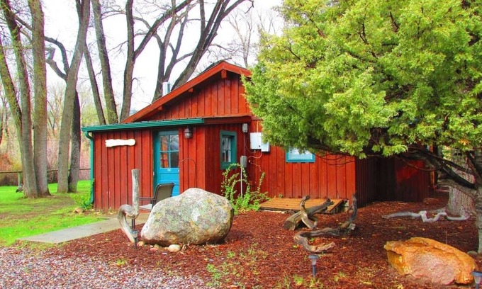 Dubois Casa | Pet-Friendly Cabin with River Access, Hot Tub & Mountain Views!