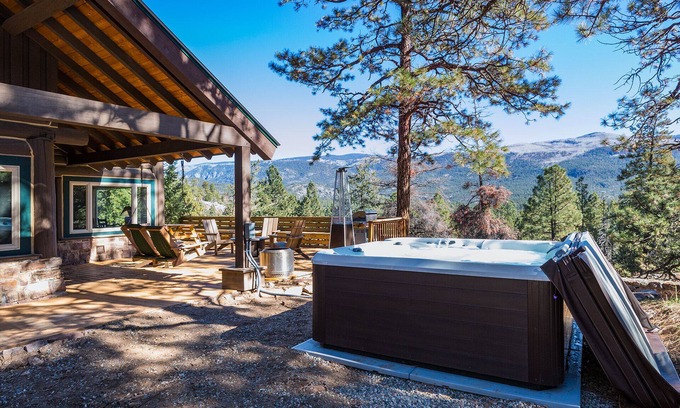 Purgatory Casa | Pet Friendly Cabin with Hot Tub Views, Deck, Fire Pit - 14 Minutes to Purg