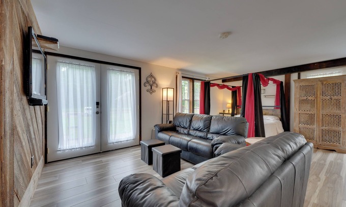 Black Creek Apartamento | Pet-Friendly Caneadea Retreat with Deck!