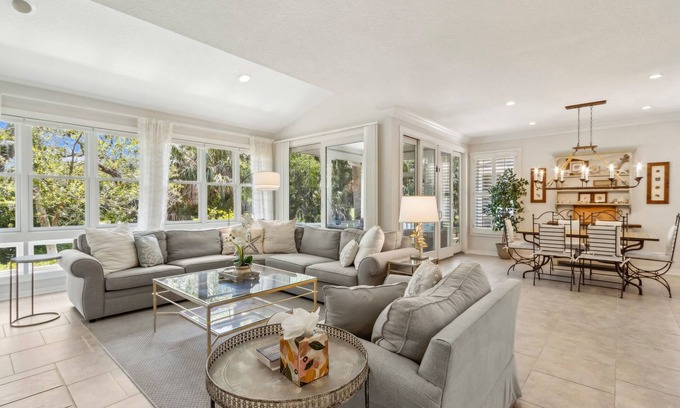Fernandina Beach Casa | Muy bien decorado con encanto Nantucket Style Home- pasos de la playa