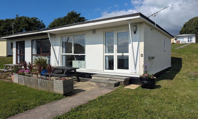 Bude Chalet De Esquí | Pet friendly chalet .. Sleeps 5