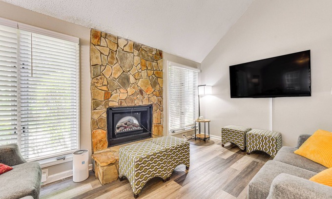 Charlotte Casa | Pet-Friendly Charlotte Home w/ Deck Near Uptown!