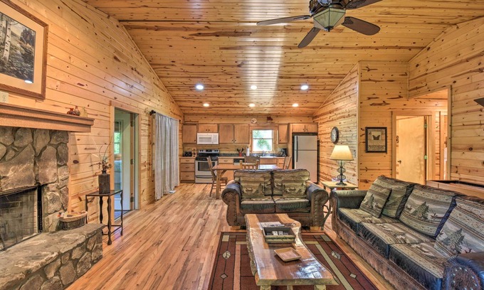Helen Cabina | Pet-Friendly Clarkesville Cabin Rental Near Helen!