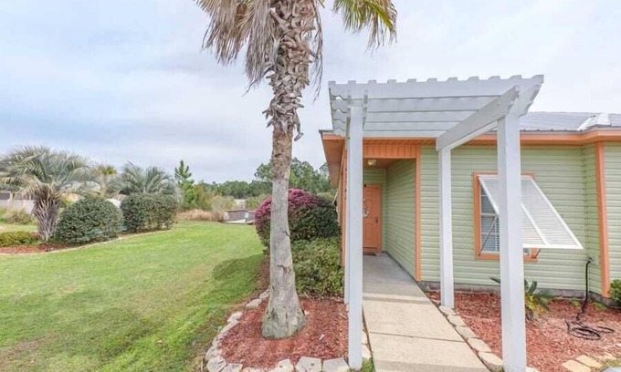 Orange Beach Villa | Pet Friendly - Close to Beach - The Wharf - Sports
