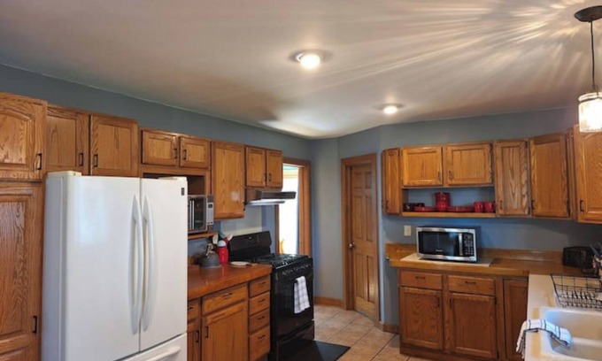 Dresbach Casa | Pet-friendly, Comfy 2-Story near Mississippi River