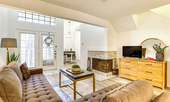 Bammel Condominio | Pet-Friendly Condo w/ Pool Access in Houston
