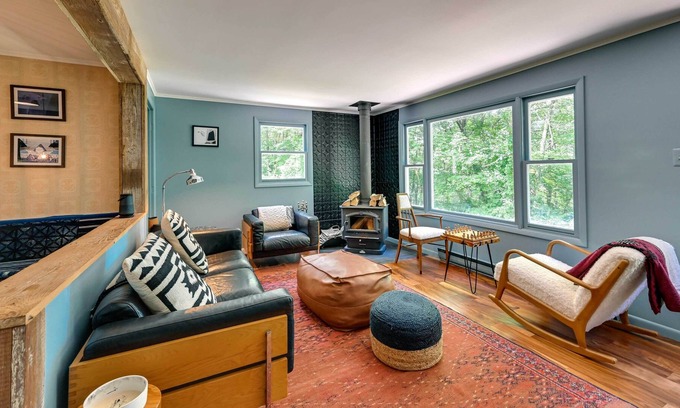 Marble Dale Cabina | Pet-Friendly Connecticut Cabin w/ Deck & Fire Pit!