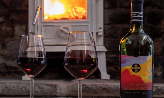 Stonehouse Cabaña | Pet Friendly Cottage, Near Amenities with Log Fire