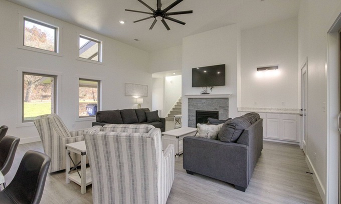 Cotter Casa | Pet-Friendly Cotter Retreat w/ Deck & Gas Grill!
