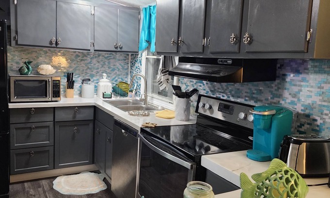 Shallotte Casa | Pet friendly, cozy getaway - 10 min to Holden Beach