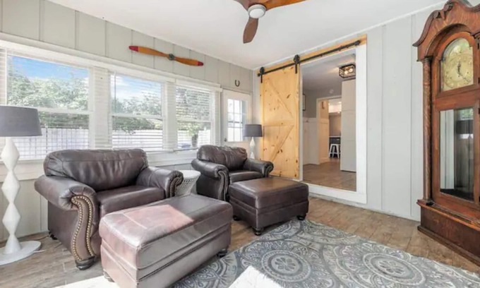 Naperville Casa | Pet Friendly Cozy North Naperville 3 BED/2 BA Home