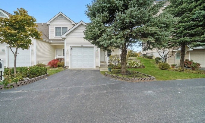 Manistee Condominio | Pet Friendly Customized Harbor Village Condo