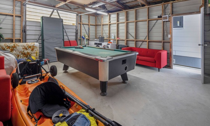 One Tree Point Casa | Pet-Friendly Deck Retreat w/ Marina Views!