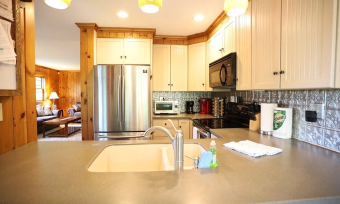 Thornton Casa | Pet Friendly Deluxe White Mountain Private Retreat for a memorable family vacation! (WV68T)