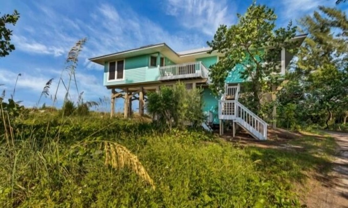 Palm Island Casa | Gulf Front 2BR / 2BA en comunidad cerrada con piscina y canchas de tenis! Four Seas, # 2112, Gulf Front Palm Island