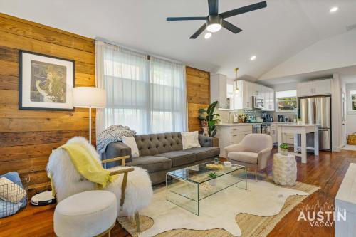 East Cesar Chavez Casa | Pet Friendly East Cesar Chavez Home Near Downtown