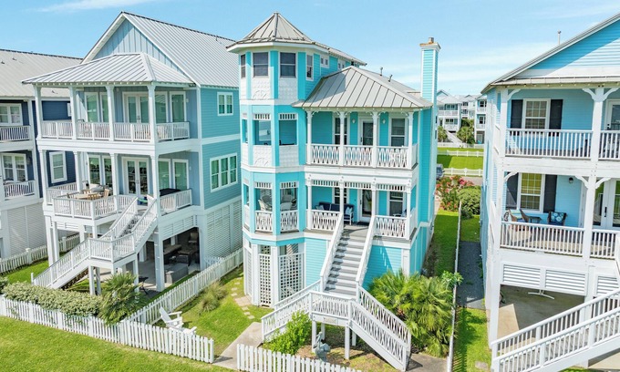 Beachside Village Casa | Pet Friendly, Easy Walk to Beach, Game Room, Beach Toys, Gorgeous Community