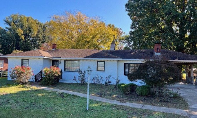 Rocky Mount Casa | Pet-friendly Eclectic 3bed Ranch near HWY-301