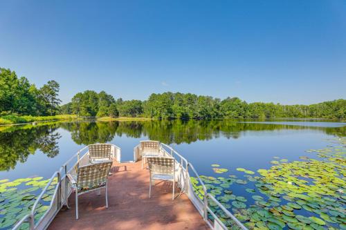 Ruffin Casa | Pet-Friendly Ehrhardt Home with Private Pond and Yard!
