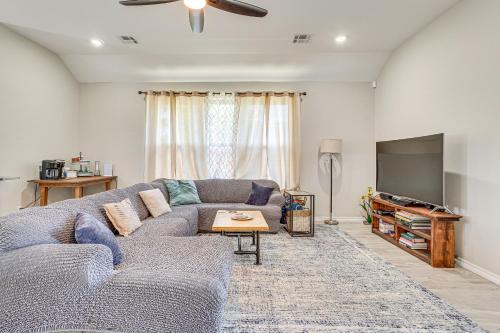Elgin Casa | Pet-Friendly Elgin Retreat with Patio, Grill and Yard!