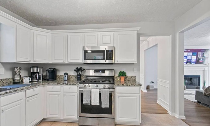 Lawrenceville Casa | Pet-Friendly Extended Stay w/BBQ and Sunroom
