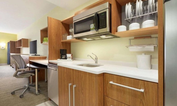 Roseville Casa | Pet-friendly, extended-stay