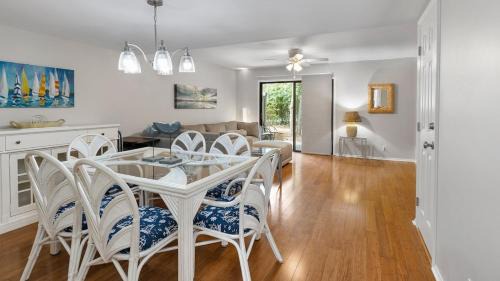 Folly Field Casa | Pet Friendly Folly Field Beach Stones Throw Villa 3 bed 2 & one half bath