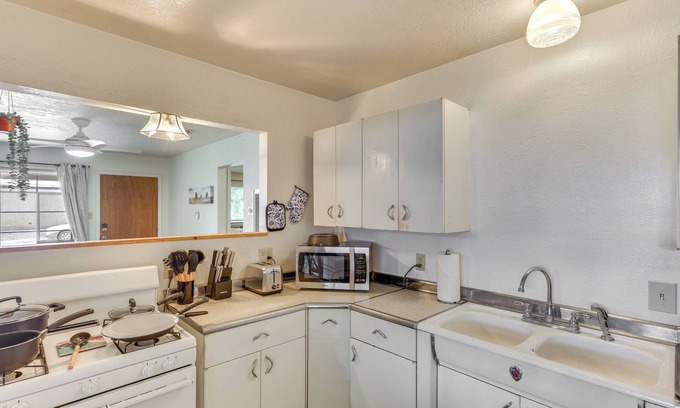 Farmington Casa | Pet-Friendly Farmington Retreat w/Fenced Patio