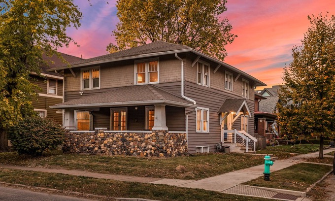 Old Northside Casa | Pet Friendly, Fire Pit, Corn-hole | Indy Heritage House
