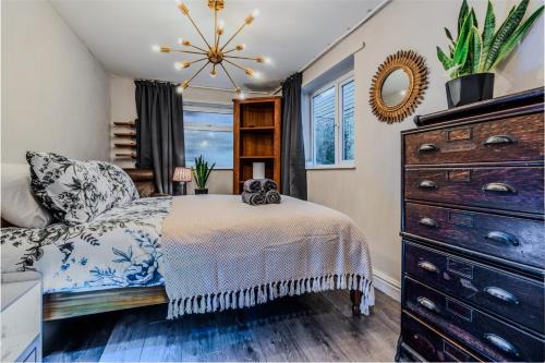 Saint Paul's Apartamento | Pet-friendly flat w/garden patio & smart tv