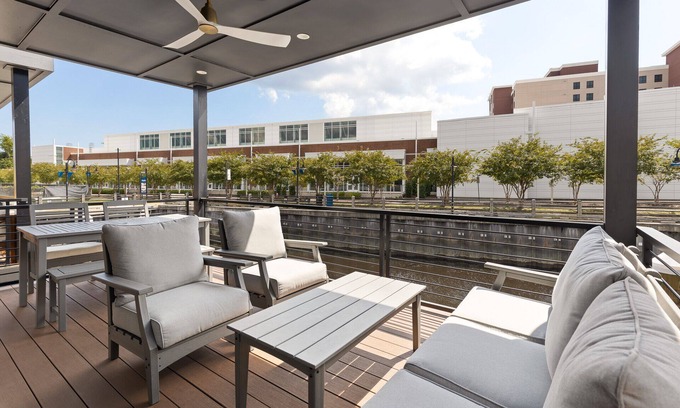 River District Alquiler De Eote | Pet Friendly Floating Villa - Inspiration at The Cove - Downtown Wilmington