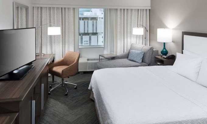 Downtown Fort Lauderdale Hotel | Pet-Friendly Getaway w/Outdoor Pool and Free Breakfast | Close to Las Olas Blvd