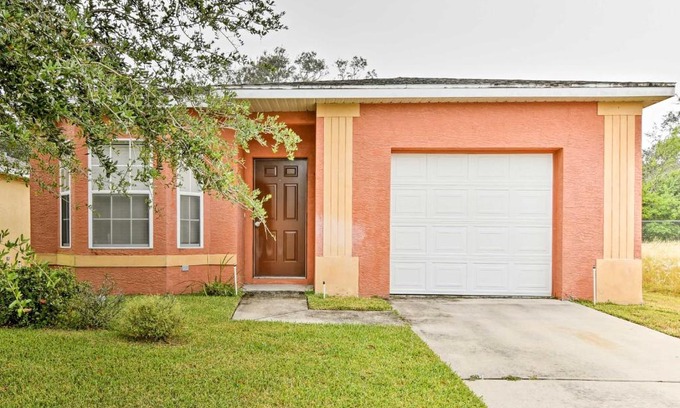 Sebring Casa | Pet-Friendly Gem with Yard and Pool Access in Sebring