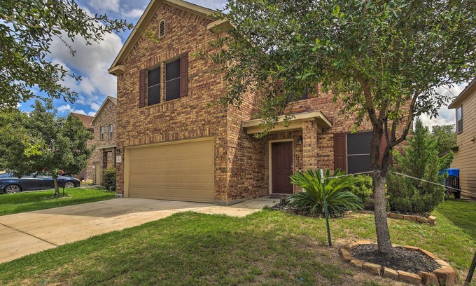 Heritage Casa | Pet-Friendly Getaway w/ Yard ~ 4 Mi to Seaworld!