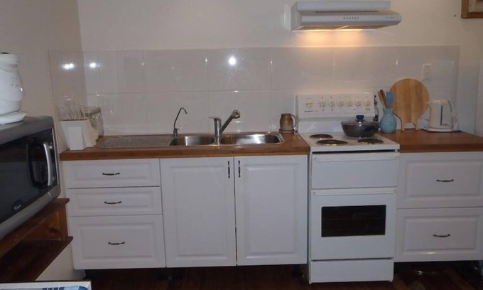 Kuttabul Apartamento | Open-plan living, ground level of two-storey house with sugar cane & rural views