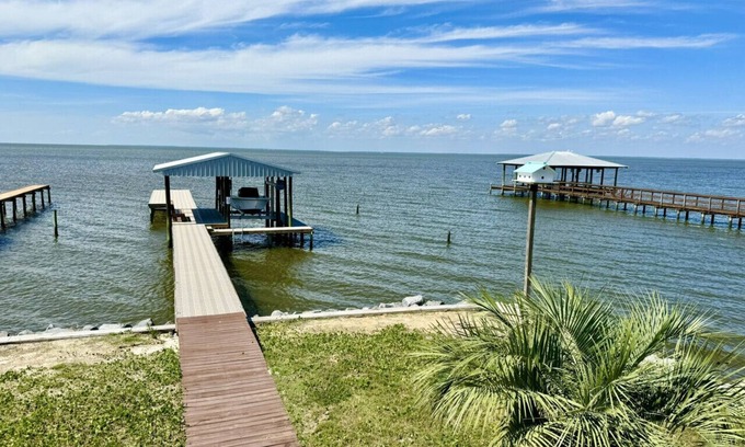 Alabama Gulf Coast Casa | Pet Friendly! Gorgeous House Right On The Bay With Private Dock