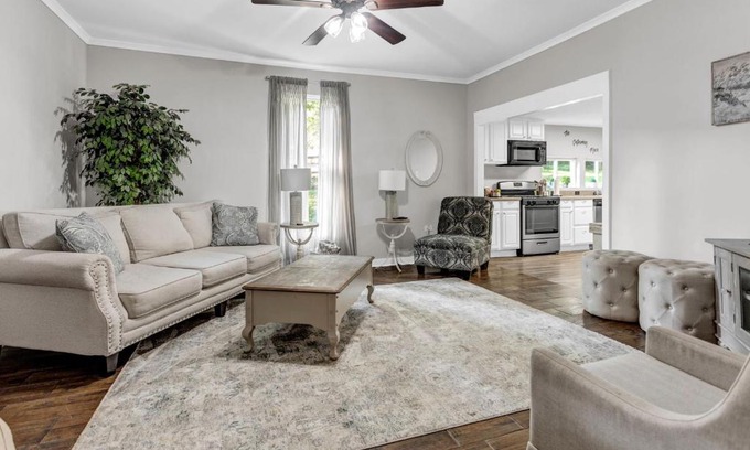 Acworth Casa | Pet Friendly Group Getaway with Grill and Deck