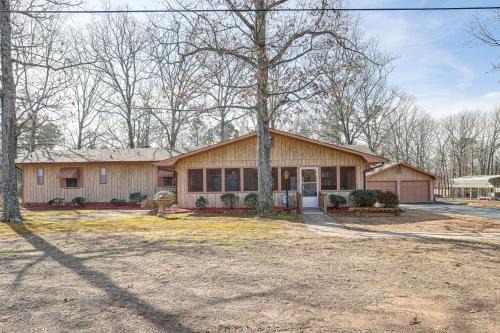 Higden Casa | Pet-Friendly Higden Getaway Less Than 1 Mi to Marina!