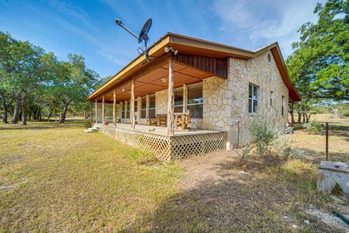Harper Casa | Pet-Friendly Hill Country Retreat with Deck!
