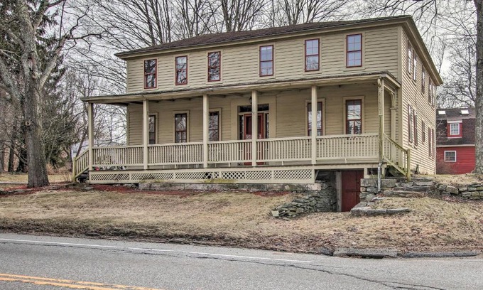 Poquetanuck Casa | Pet-Friendly Historic Preston Home Near Casinos!