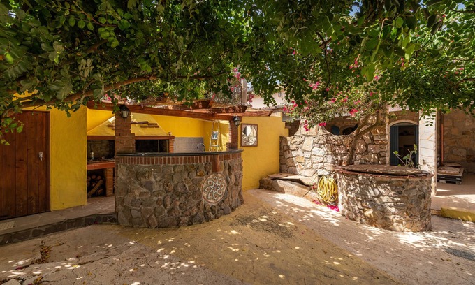 Carloforte Casa | Casa de vacaciones que admite mascotas Pescetti Bobba C con vistas a la montaña y jardín