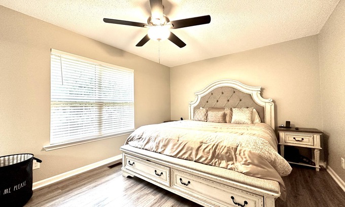 Troutman Casa | Pet Friendly Home 2 minutes from Lake Norman State Park 3BR/2BA