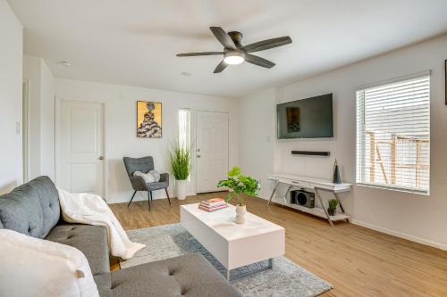 New Caney Casa | Pet-Friendly Home about 4 Mi to Big Rivers Water Park!